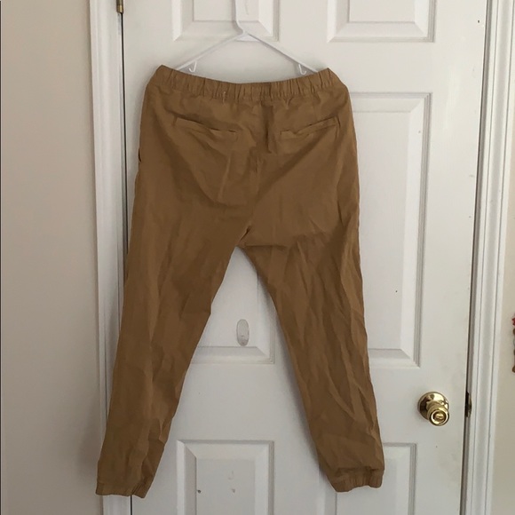 Men’s American Eagle jogger khakis - Picture 2 of 4